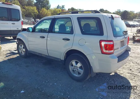 2011 Ford Escape Xls z USA, uszkodzony, nr VIN 1FMCU0C72BKC47968